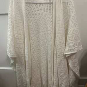 Elegant White Knit Shawl